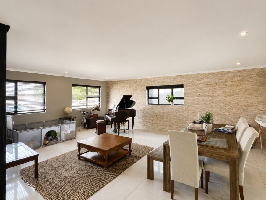 4 Bedroom Property for Sale in Flamingo Vlei Western Cape
